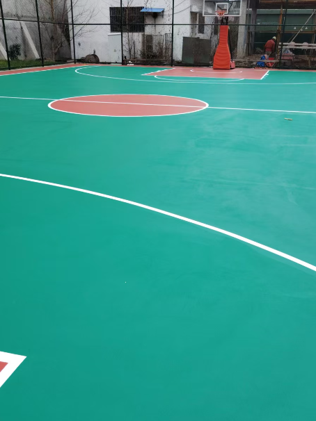 万载 球场长期使用易出现地面开裂